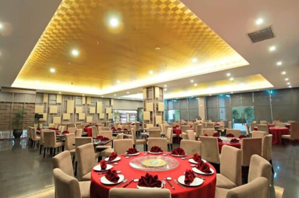 巴厘巴板酒店及会议厅 外观 照片